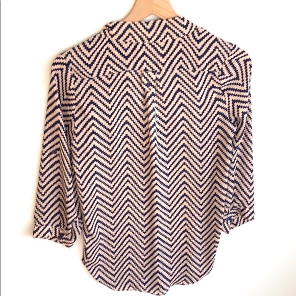 entro 3/4 Sleeved chevron blouse, Size S - Picture 7 of 9